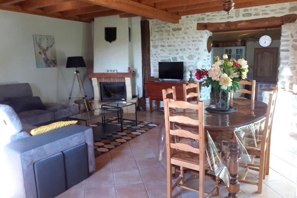 Gite Des Billaudes Thuret Exteriér fotografie